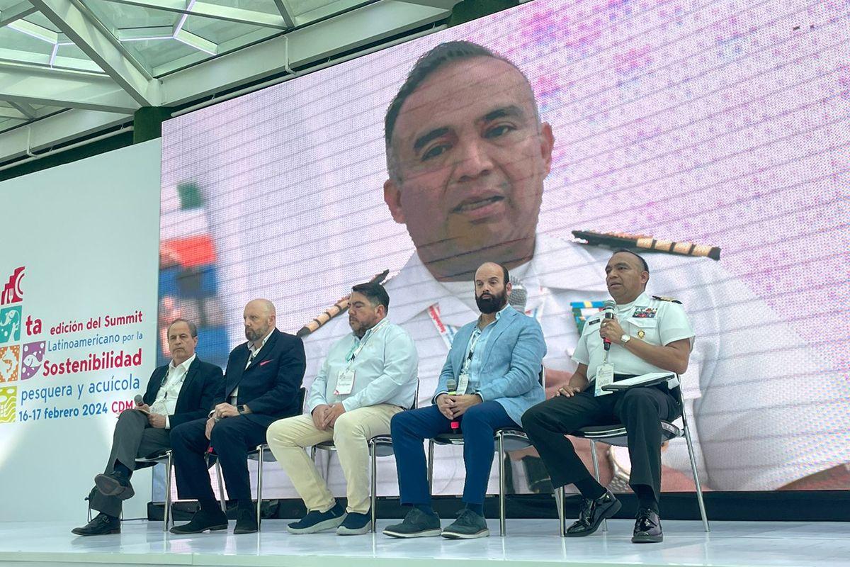 Capitán Alonso toma la palabra en evento realizado el 16 de febrero. Foto: Juan Luis García.