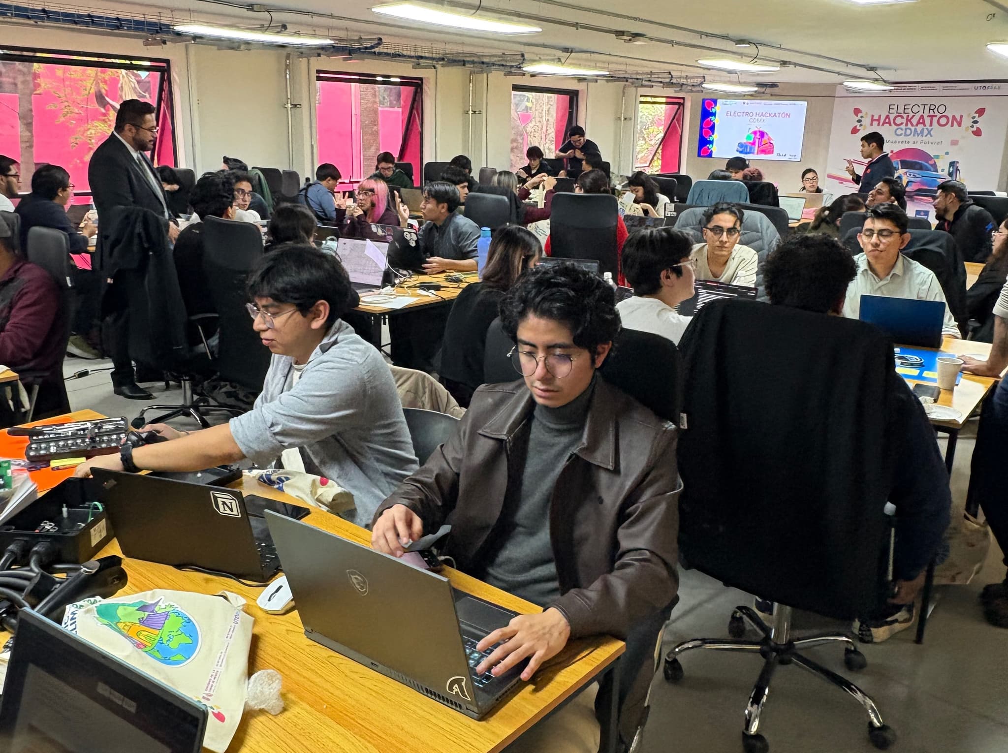 movilidad-eléctrica-hackaton.jpg