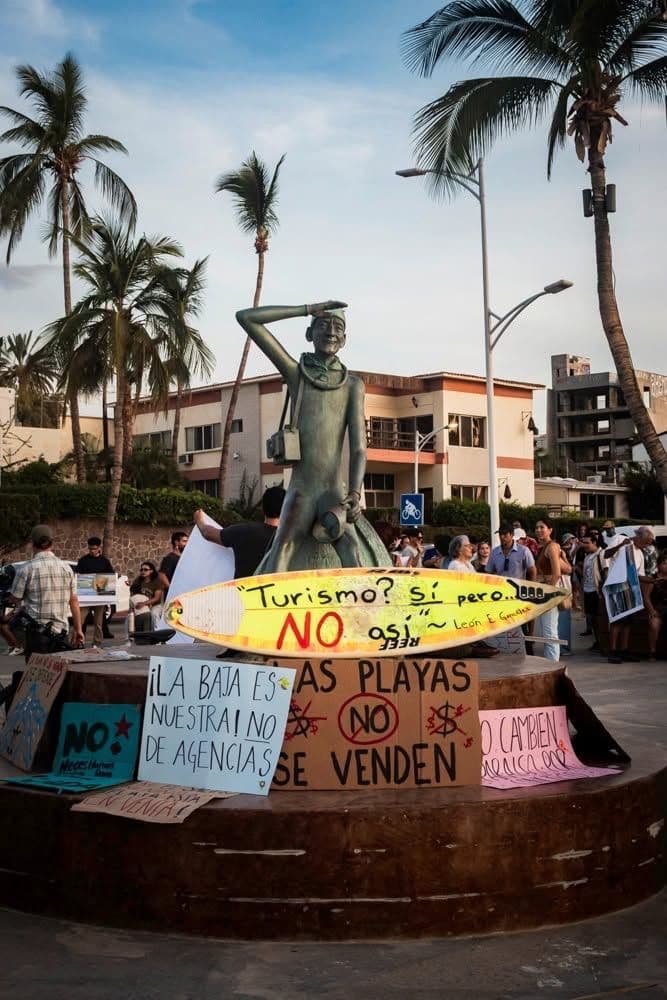 "Las playas no se venden", se leía en algunas de las pancartas de las protestas.
