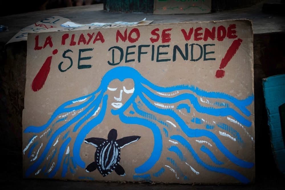 La protesta de este 25 de julio logró reunir a decenas de ciudadanos en La Paz en contra del proyecto en El Saltillo.